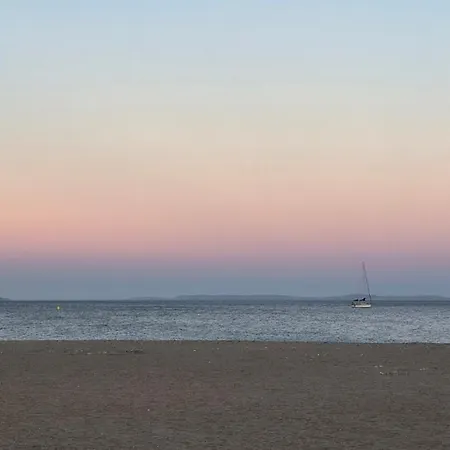 T2 Neuf 4p, Clim, 250m Plage, Parking Prive Devant Le * Hyères